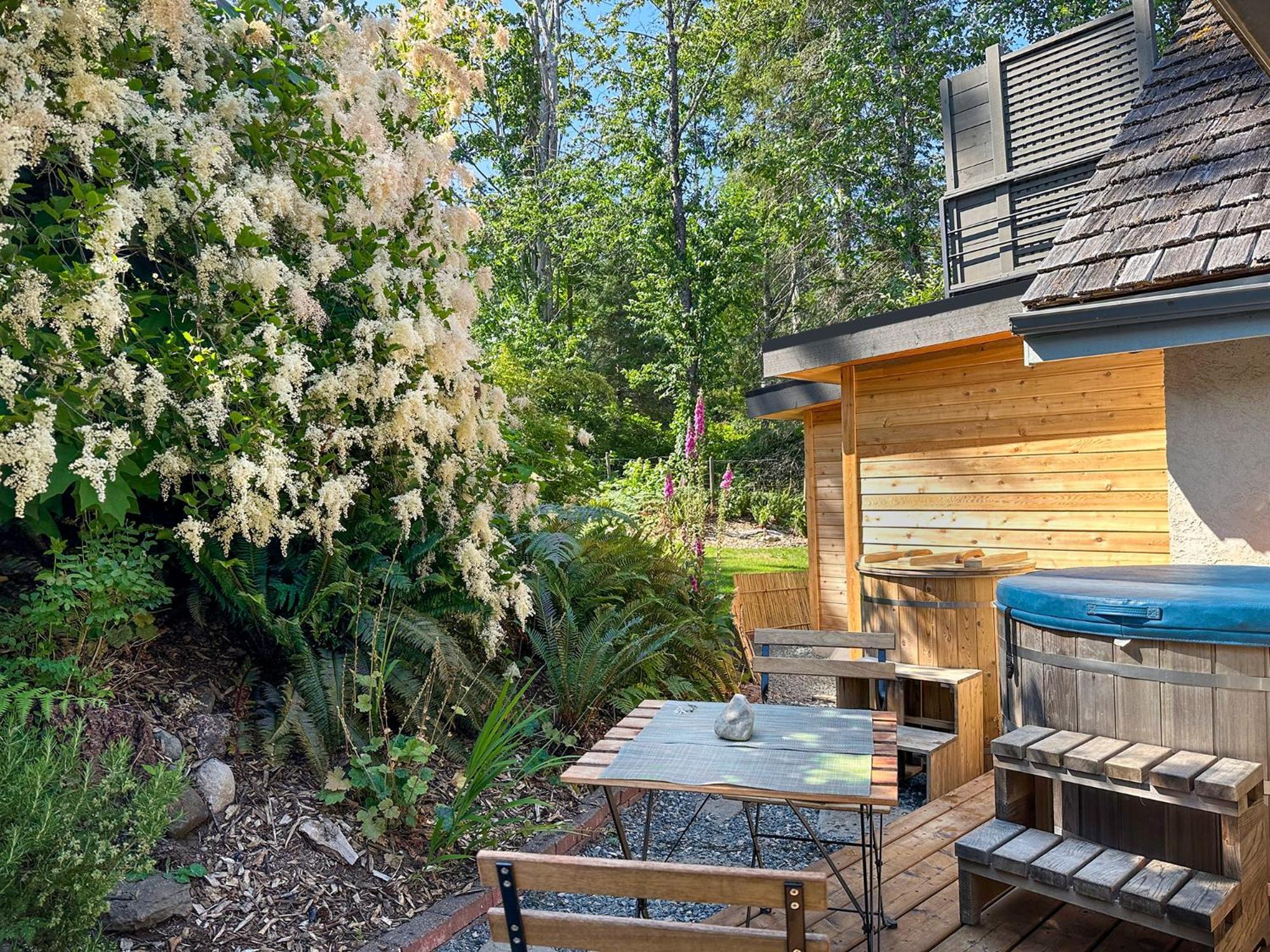 Manna House Apartment Denman Island Exterior photo