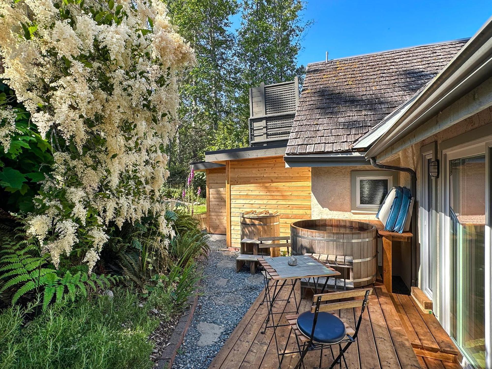 Manna House Apartment Denman Island Exterior photo